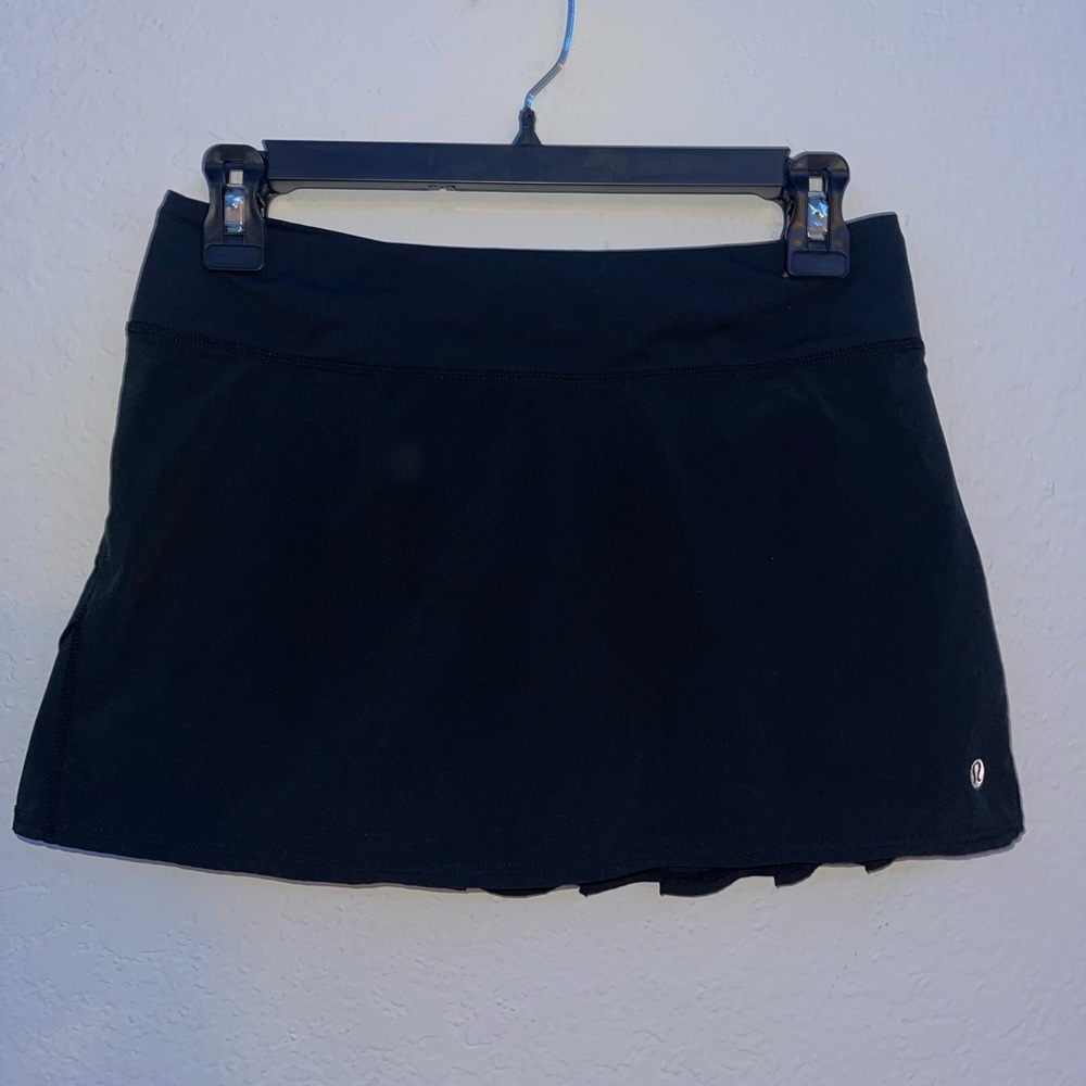basic black lululemon skort!
